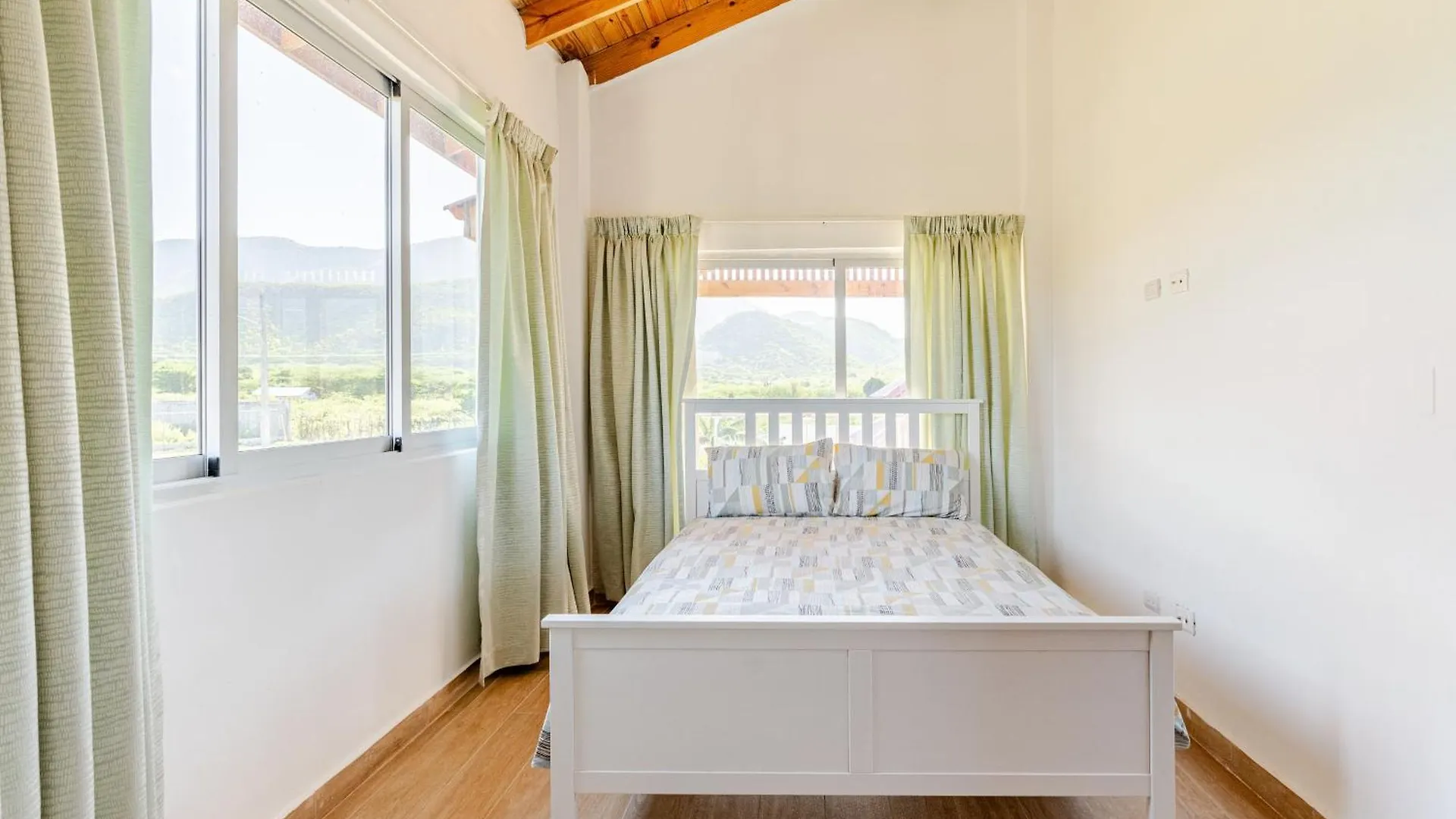 Private Villa With Pool & Views Near Ocoa Bay Hatillo